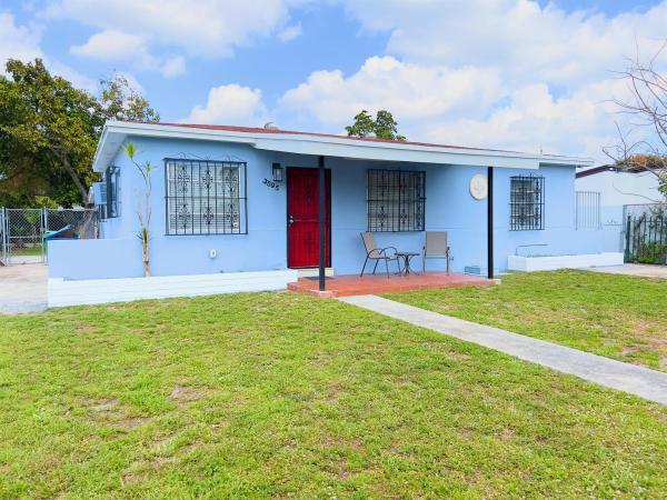 3595 NW 98th St, Unincorporated Dade County, Florida 33147, image 1