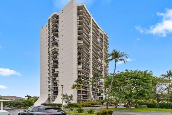 Lincoln Tower, 2400 Presidential Way #302, West Palm Beach, Florida 33401, image 1