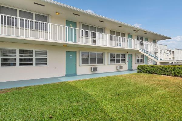 Sterling Village, 620 W Horizons #110, Boynton Beach, Florida 33435, image 1
