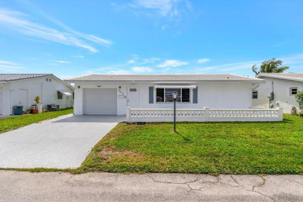 Palm Beach Leisureville, 2012 SW 15th St, Boynton Beach, Florida 33426, image 1