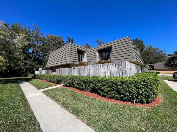 Village Of Sandalwood Lakes, 4713 47th Way, West Palm Beach, Florida 33407, image 1