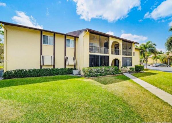 Pine Ridge 3, 334 Pine Ridge Cir #D-2, Greenacres, Florida 33463, image 1