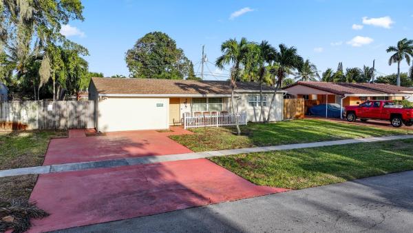 Coral Manor, 1420 SW 1st Ter, Deerfield Beach, Florida 33441, image 1