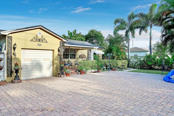 Nikanders, 910 Sylvan Ln, Lake Worth Beach, Florida 33461, image 1