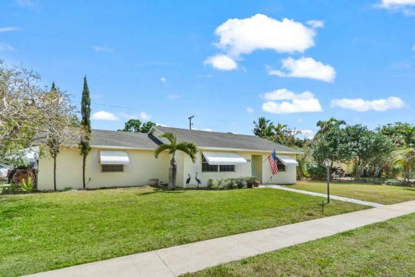Palm Beach National Golf & Country Club Estates, 3556 Pinehurst Dr, Lake Worth Beach, Florida 33467, image 1