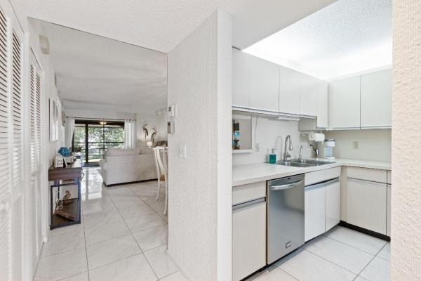 5380 Cedar Lake Dr #304, Boynton Beach, Florida 33437, image 1