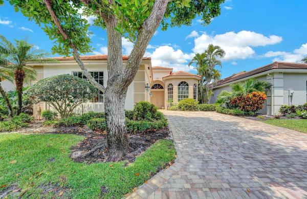 Imperial Isle At Wycliffe, 10839 Royal Devon Way, Lake Worth Beach, Florida 33449, image 1
