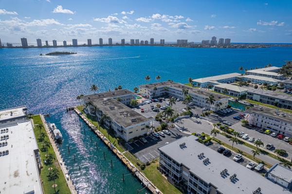 Lake Colony, 101 Doolen Ct #105, North Palm Beach, Florida 33408, image 2