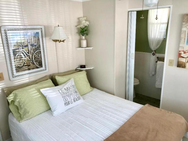 127 Alamanda Ln, Deerfield Beach, Florida 33442, image 3