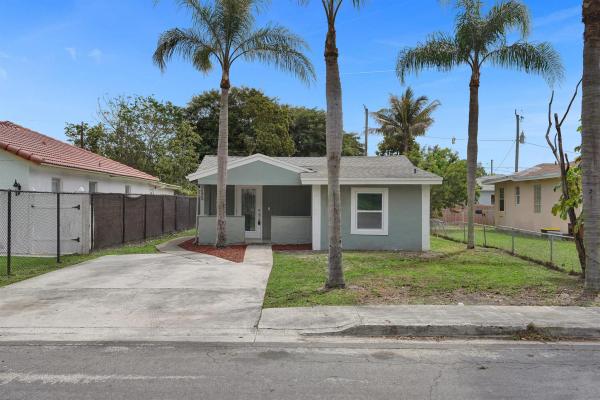 Tourist Nook Delray, 235 NW 10th Ave, Delray Beach, Florida 33444, image 1