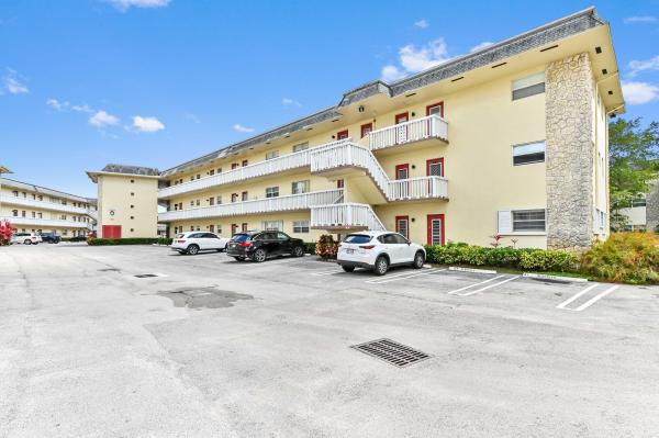 Camelot Hall, 4321 NW 16th St #C302, Lauderhill, Florida 33313, image 1