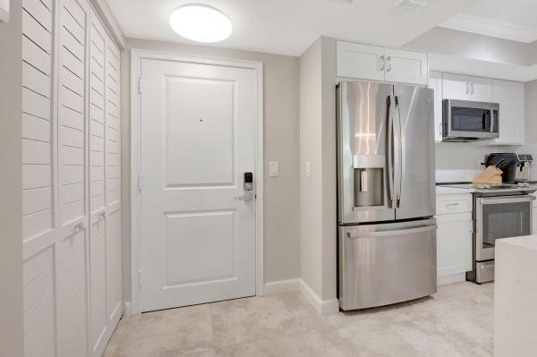 Palmetto Place, 99 SE Mizner Blvd #636, Boca Raton, Florida 33432, image 1