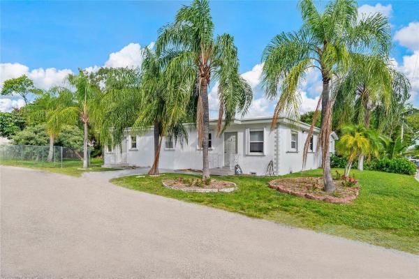 Lake Worth Town, 1229 S M St, Lake Worth Beach, Florida 33460, image 1