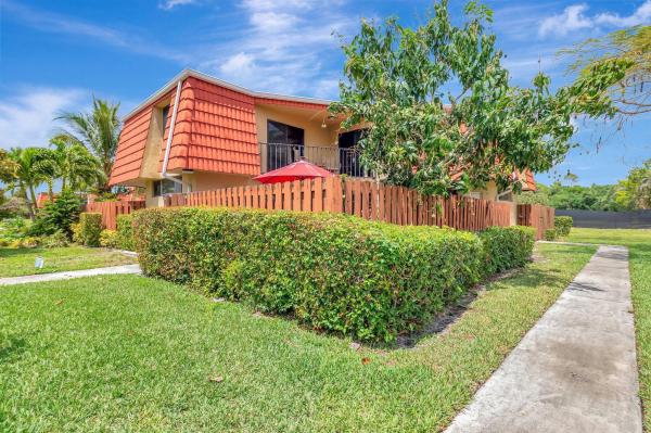 Banyan Lake, 8329 Trent Ct #C, Boca Raton, Florida 33433, image 1