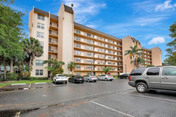 Rolling Hills Golf And Tennis Club, 3300 W Rolling Hills Cir #705, Davie, Florida 33328, image 1