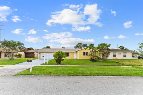 Lone Pine Estates, 2561 Canterbury Dr, Riviera Beach, Florida 33407, image 1