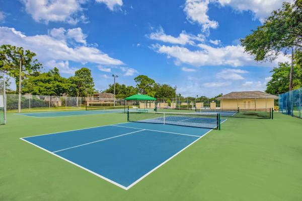 Glenwood Townhomes, 1402 14th Ter, Palm Beach Gardens, Florida 33418, image 2