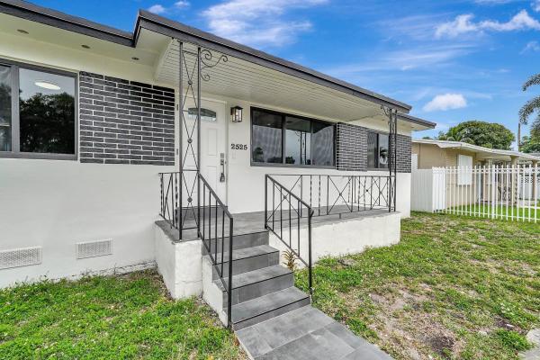 2525 NW 122nd St, Unincorporated Dade County, Florida 33167, image 1
