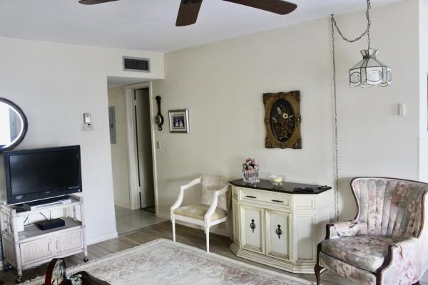 Parkview Villas, 2440 Lake Osborne Dr #207, Lake Worth Beach, Florida 33461, image 3