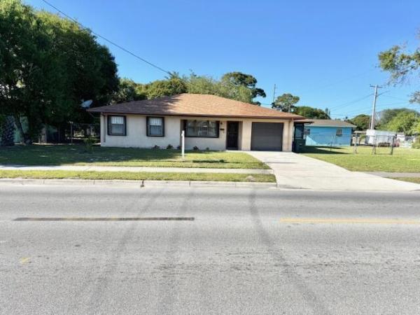 Fort Pierce Residential, 2104 Avenue M Ave, Fort Pierce, Florida 34950, image 1