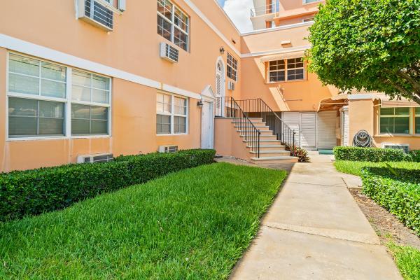 Gulfstream, 31 S Golfview Rd #11, Lake Worth Beach, Florida 33460, image 1