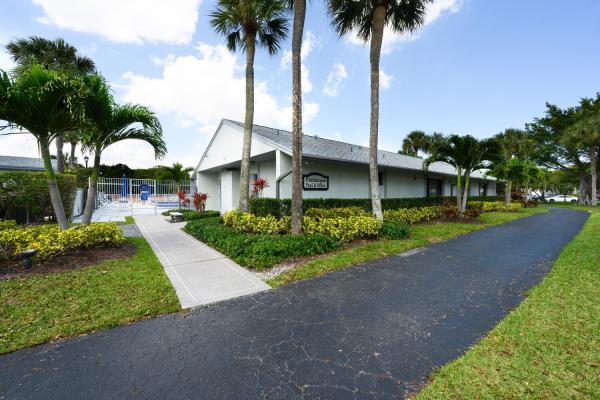 The Palm Club, 1011 Green Pine Blvd #F3, West Palm Beach, Florida 33409, image 3