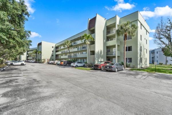 Jamestown, 1638 Embassy Dr #411, West Palm Beach, Florida 33401, image 1