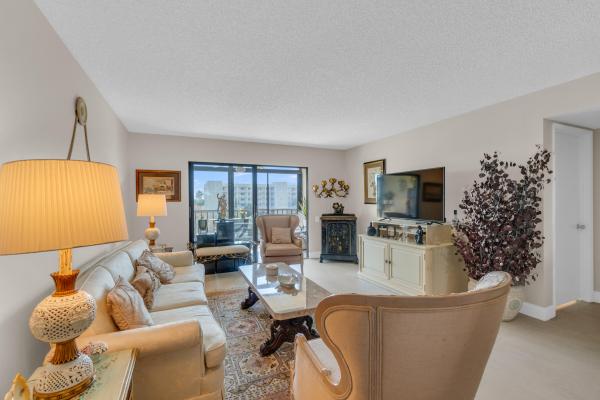 Huntington Lakes 5, 7310 Ashford Pl #608, Delray Beach, Florida 33446, image 2