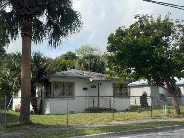 Lake Avenue, 1015 Windsor Ave, West Palm Beach, Florida 33401, image 1