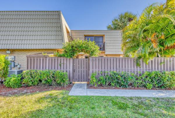 Village Of Sandalwood Lakes South, 6817 68th Way, West Palm Beach, Florida 33409, image 1