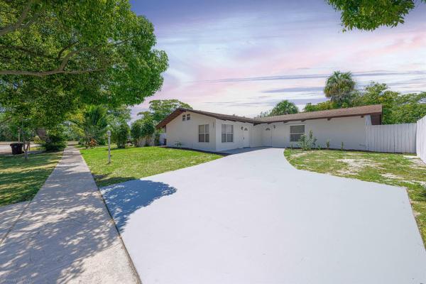 Palm Beach Lakes South, 507 Ontario Pl, West Palm Beach, Florida 33409, image 1