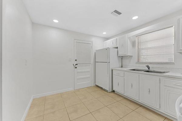 Trails End Villas, 10821 N Military Trl #19, Palm Beach Gardens, Florida 33410, image 2