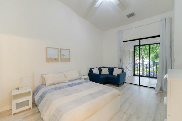 Alexandra Village, 5450 Verona Dr #I, Boynton Beach, Florida 33437, image 2