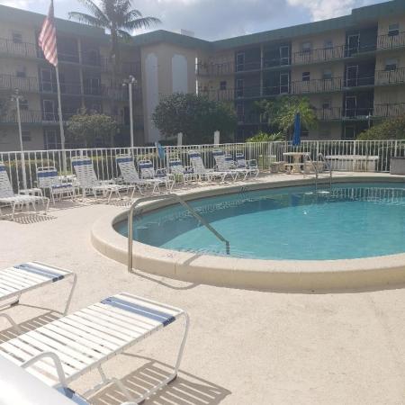 Hampton Gardens, 806 SE 7th St #302, Deerfield Beach, Florida 33441, image 2