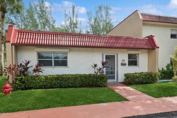 Golden Lakes Village, 240 Lake Frances Dr, West Palm Beach, Florida 33411, image 1