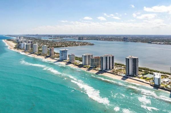 Phoenix Towers, 2800 N Ocean Dr #B-14d, Riviera Beach, Florida 33404, image 1