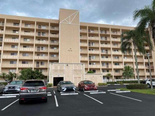 Huntington Lakes 2, 7076 Huntington Ln #805, Delray Beach, Florida 33446, image 1