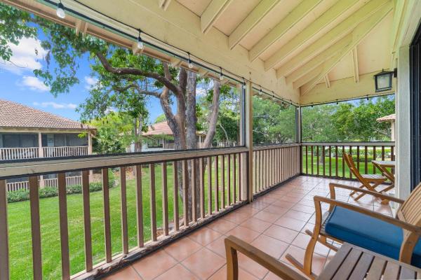 Golf Villas, 632 Brackenwood Cv, Palm Beach Gardens, Florida 33418, image 2