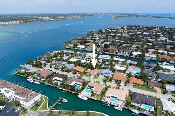 Yacht Harbor Manor, 1050 Singer Dr, Riviera Beach, Florida 33404, image 1