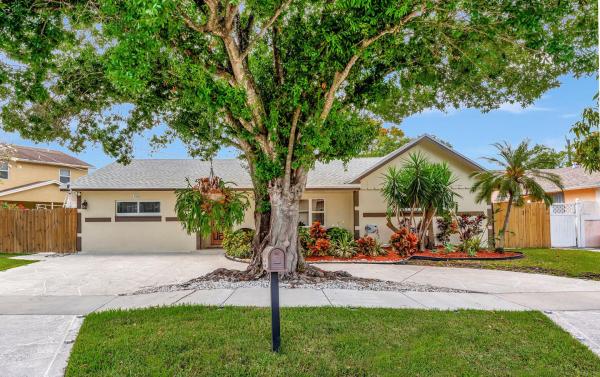 West Deerfield Beach, 385 SW 31st Ave, Deerfield Beach, Florida 33442, image 1