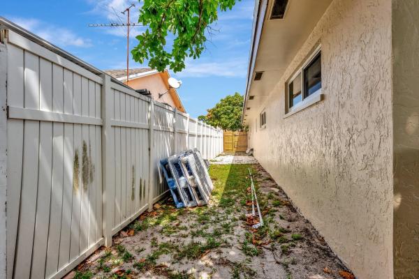 West Deerfield Beach, 385 SW 31st Ave, Deerfield Beach, Florida 33442, image 1