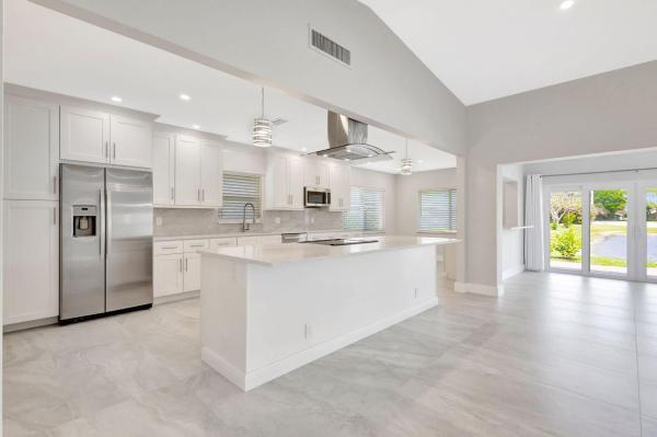 Pine Tree Village, 10370 Green Trail Dr, Boynton Beach, Florida 33436, image 1