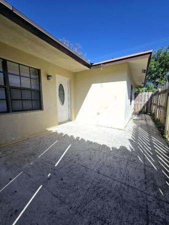 Westchester Townhouses, 4320 Woodstock Dr #D, West Palm Beach, Florida 33409, image 2