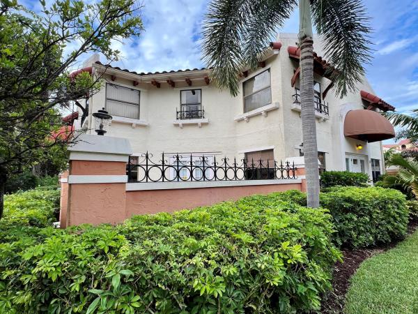 Uno Lago, 13 Uno Lago Dr, Juno Beach, Florida 33408, image 1