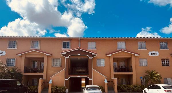 Poinciana Lakes Villas, 17405 NW 75th Pl #107, Hialeah, Florida 33015, image 1