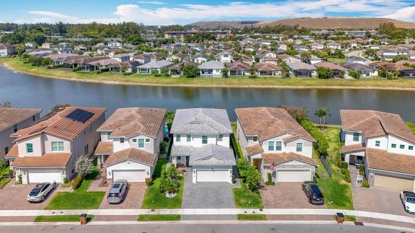 Veleiros At Crystal Lake, 4201 Pelicano Way, Deerfield Beach, Florida 33064, image 1