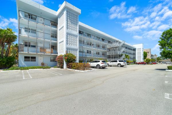 Seagate Of Gulfstream, 2006 S Federal Hwy #106, Boynton Beach, Florida 33435, image 1