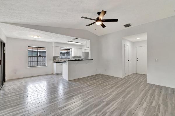 Executive Estates, 717 Holly Ave, Fort Pierce, Florida 34982, image 3
