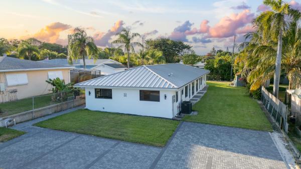 Decarie, 303/305 De Carie, Delray Beach, Florida 33444, image 1