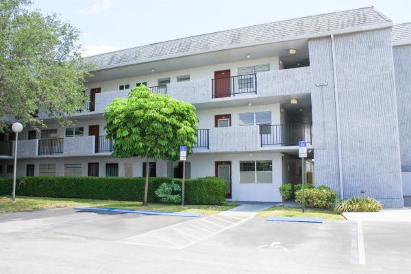 Fairways Of Tamarac, 8205 NW 61st St #B111, Tamarac, Florida 33321, image 1